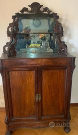 Mobile antico e bottigliera