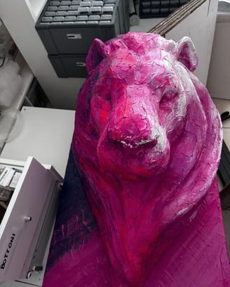 Leone decorativo da parete fucsia