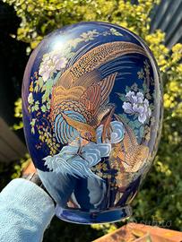 Vaso in ceramica blu cobalto decorato in oro
