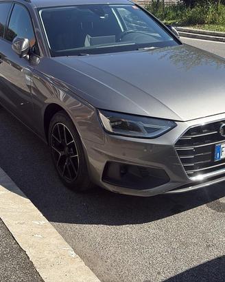 Audi A4 30 TDI/136 CV S tronic line edition