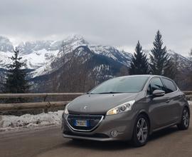 Peugeot 208 - 2012