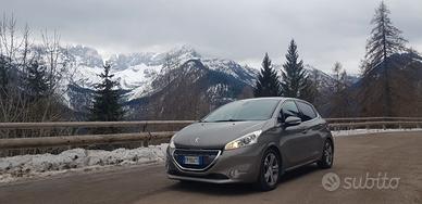 Peugeot 208 - 2012