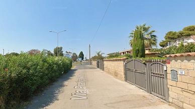 Pomezia bilocale arredato con balcone e ben colleg