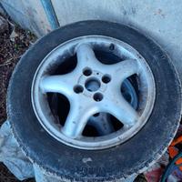 cerchi con gomme usate