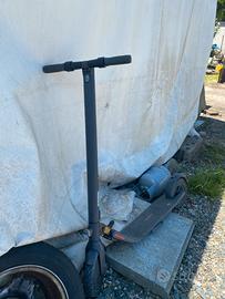 Ninebot monopattino leggere descrizione