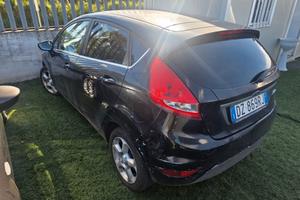 Ford Fiesta 14 gpl 2010