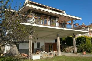 Villa di 250 m² con più di 5 locali e box auto a T