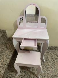 Tavolo trucchi per bambina