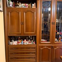 Soggiorno in legno scuro lucido