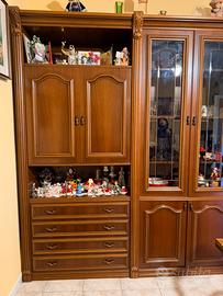 Soggiorno in legno scuro lucido