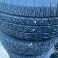 Gomme 255/55/18 2500km all’attivo.
