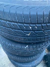 Gomme 255/55/18 2500km all’attivo.