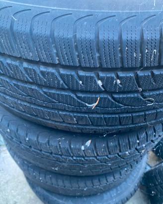 Gomme 255/55/18 2500km all’attivo.