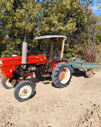 Trattore agricolo 
