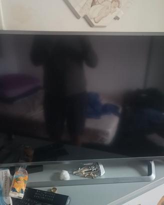 Televisione  Philips 47 pollici smart TV ambilight
