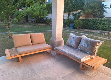 2 Divanetti Kave Home in acacia massiccia FSC 100%