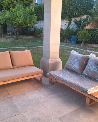 2 Divanetti Kave Home in acacia massiccia FSC 100%