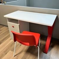 Scrivania Design con cassetti e sedia