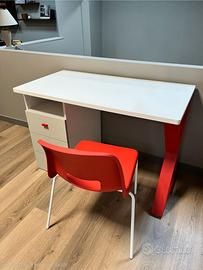Scrivania Design con cassetti e sedia