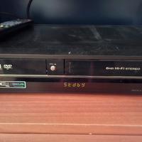 Videoregistratore combo VHS e DVD