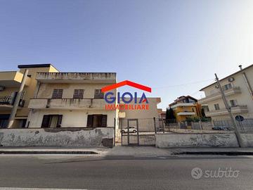 Villa di 375 m² con più di 5 locali a Mondragone