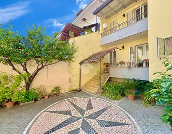 PALAZZINA A ORTA DI ATELLA