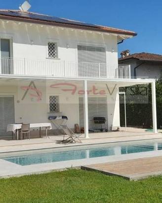 Villa di 200 m² con 5 locali e box auto a Pietrasa