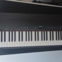 Piano Yamaha P 140 con stand in legno L 140