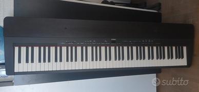 Piano Yamaha P 140 con stand in legno L 140