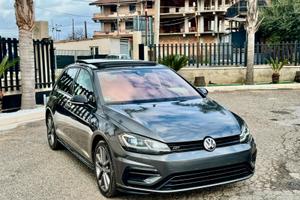 Volkswagen Golf 2.0 TDI DSG R line Executive BlueM