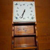 Orologio in legno dipinto a mano