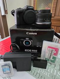 Canon EOS R50 Nero + Obiettivo  + Accessori