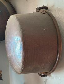 antica pentola in rame