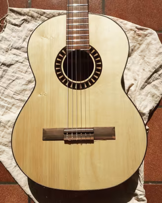 Chitarra classica di liuteria italiana nuova