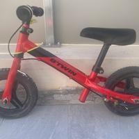 Bici balance B-twin senza pedali per bambini