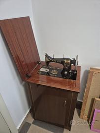 Macchina da cucire NECCHI antica