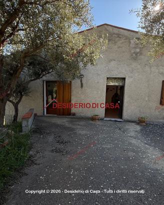 Casa, Pettineo.