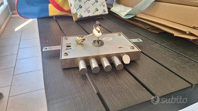 Serratura porta blindata