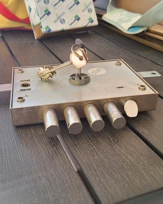 Serratura porta blindata