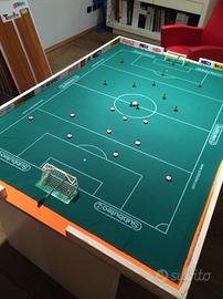 Subbuteo campo 11 contro 11 su tavola accessori