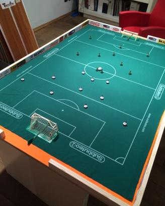 Subbuteo campo 11 contro 11 su tavola accessori