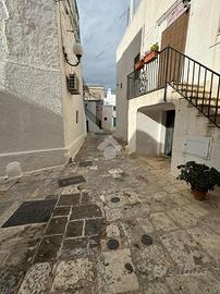 MONOLOCALE A CAROVIGNO