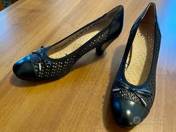 Scarpe décolleté in pelle nere Caprice - Tg 37.5