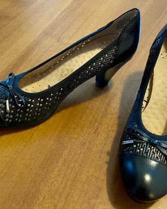 Scarpe décolleté in pelle nere Caprice - Tg 37.5