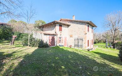 AMPIA SOLUZIONE INDIPENDENTE IMMERSA NEL VERDE