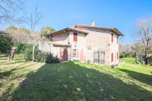 AMPIA SOLUZIONE INDIPENDENTE IMMERSA NEL VERDE