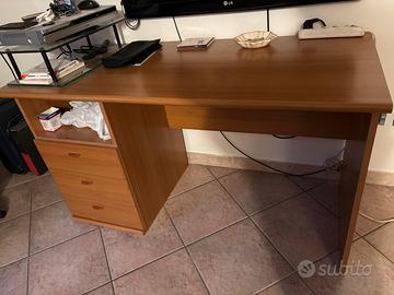 Scrivania marrone color miele moderna