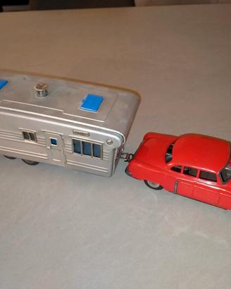 Cadillac con roulotte 