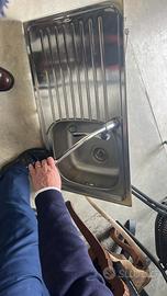 lavello in acciaio inox con una vasca