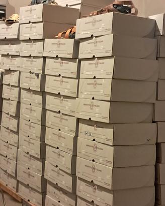 200 paia di sandali artigianali di lusso in cuoio,